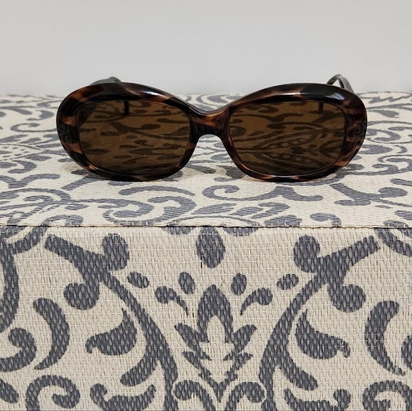 Ellen Tracy Accessories - Vintage Ellen Tracy  Brown Oval Sunglasses
